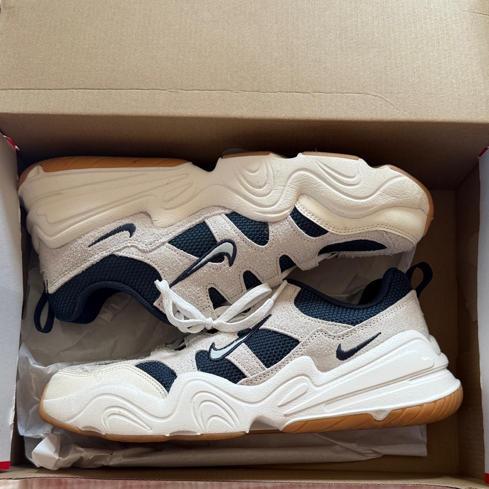 Nike Tech Hera Sneakers